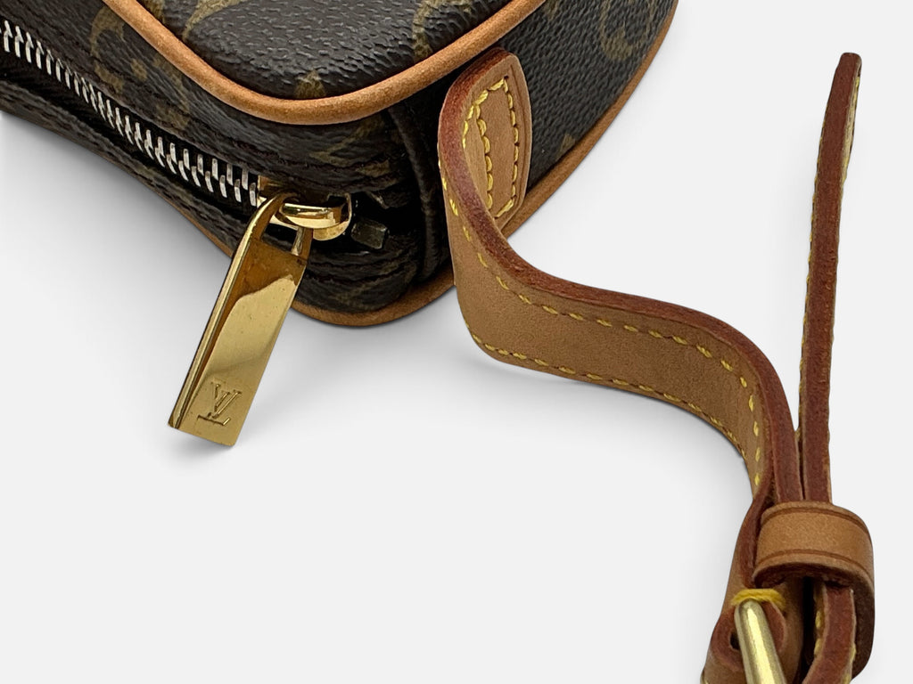 Early 2000’s Vintage Louis Vuitton Monogram Croissant Shoulder Bag
